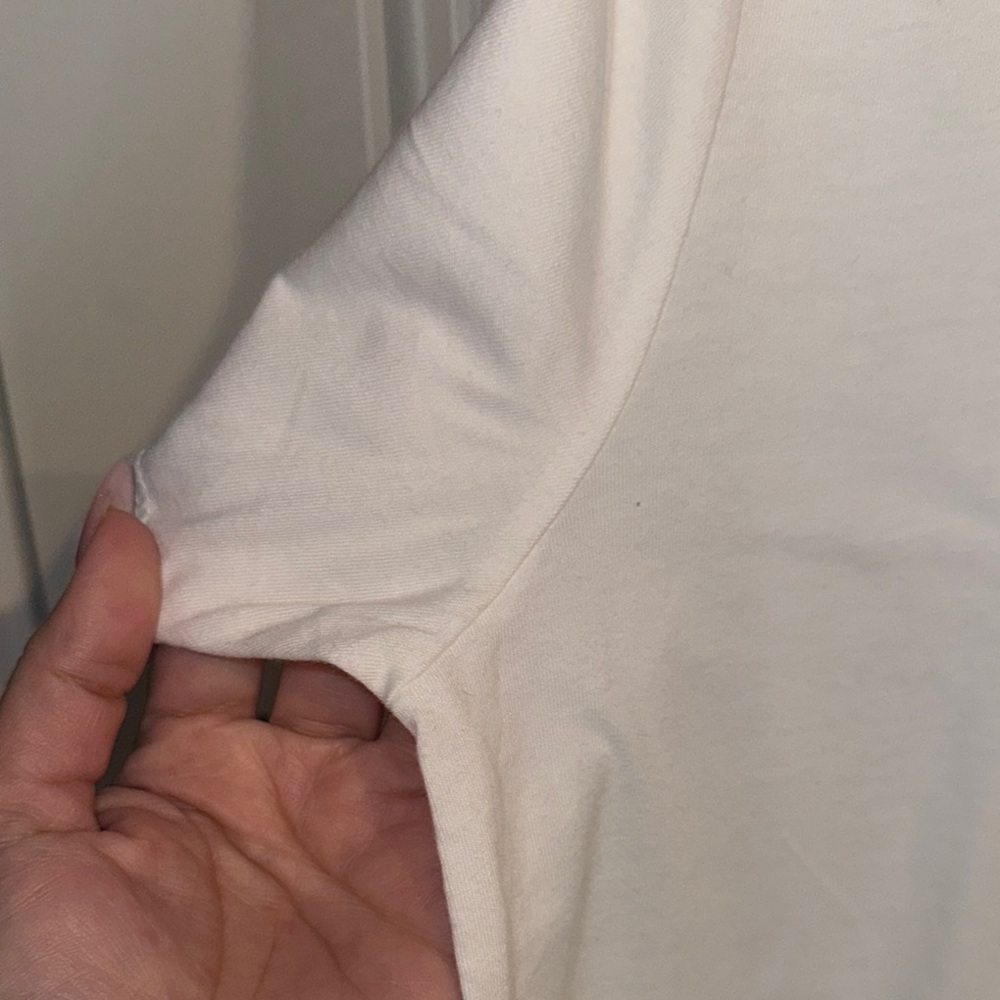 Old Navy- Classic White Men's T-Shirt size Medium - Picture 6 of 12